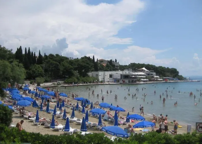 Lägenhet Im Erdgeschoss- Beim Beruehmten Znjan-strand By Interhome Split