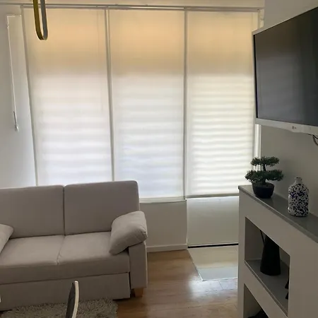 Appartamento Im Erdgeschoss- Beim Beruehmten Znjan-strand By Interhome