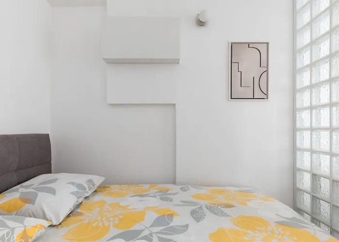 Im Erdgeschoss- Beim Beruehmten Znjan-strand By Interhome Spalato