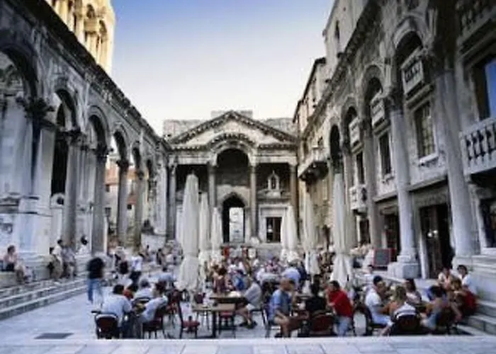 Im Erdgeschoss- Beim Beruehmten Znjan-strand By Interhome Appartamento *