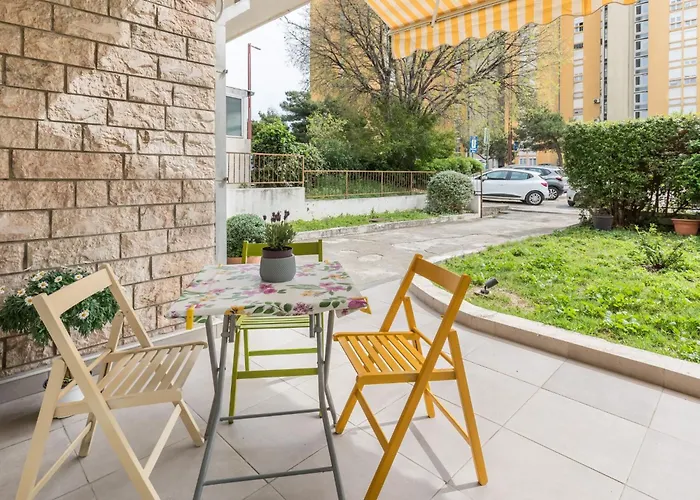 Im Erdgeschoss- Beim Beruehmten Znjan-strand By Interhome Appartement
